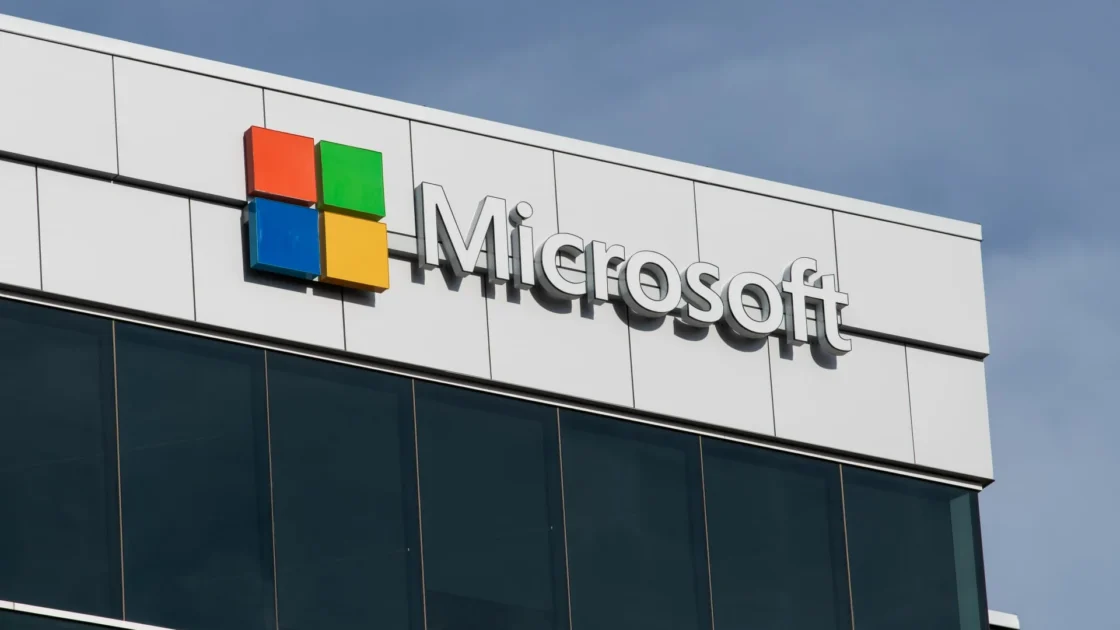 Microsoft Rencanakan Utang Rp392 T Demi Perluas Infrastruktur AI