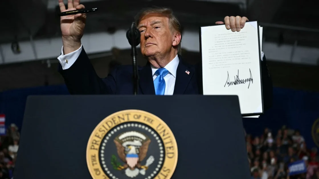 Perintah Eksekutif Trump Targetkan Biaya Asuransi dan Refinancing