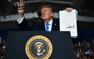 Perintah Eksekutif Trump Targetkan Biaya Asuransi dan Refinancing
