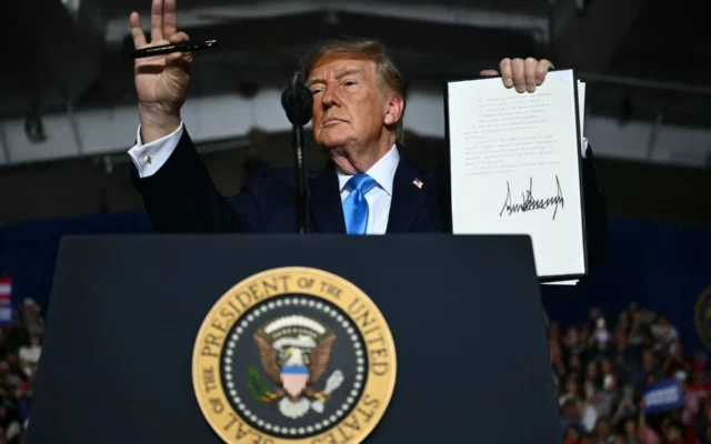 Perintah Eksekutif Trump Targetkan Biaya Asuransi dan Refinancing