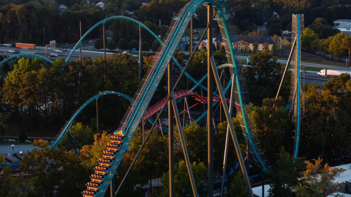 Six Flags Pasang Sabuk Pengaman Roller Coaster di Georgia