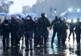 Bentrok Pecah di Paris Usai Unjuk Rasa Besar di Prancis