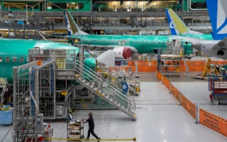 Saham Boeing Anjlok 10 Persen Akibat Penundaan Produksi 737 Max