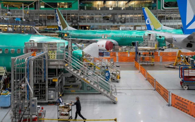 Saham Boeing Anjlok 10 Persen Akibat Penundaan Produksi 737 Max