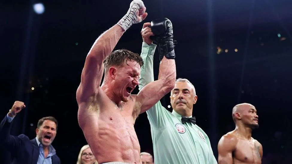 Petinju Inggris Dalton Smith Pertahankan Gelar Juara Dunia