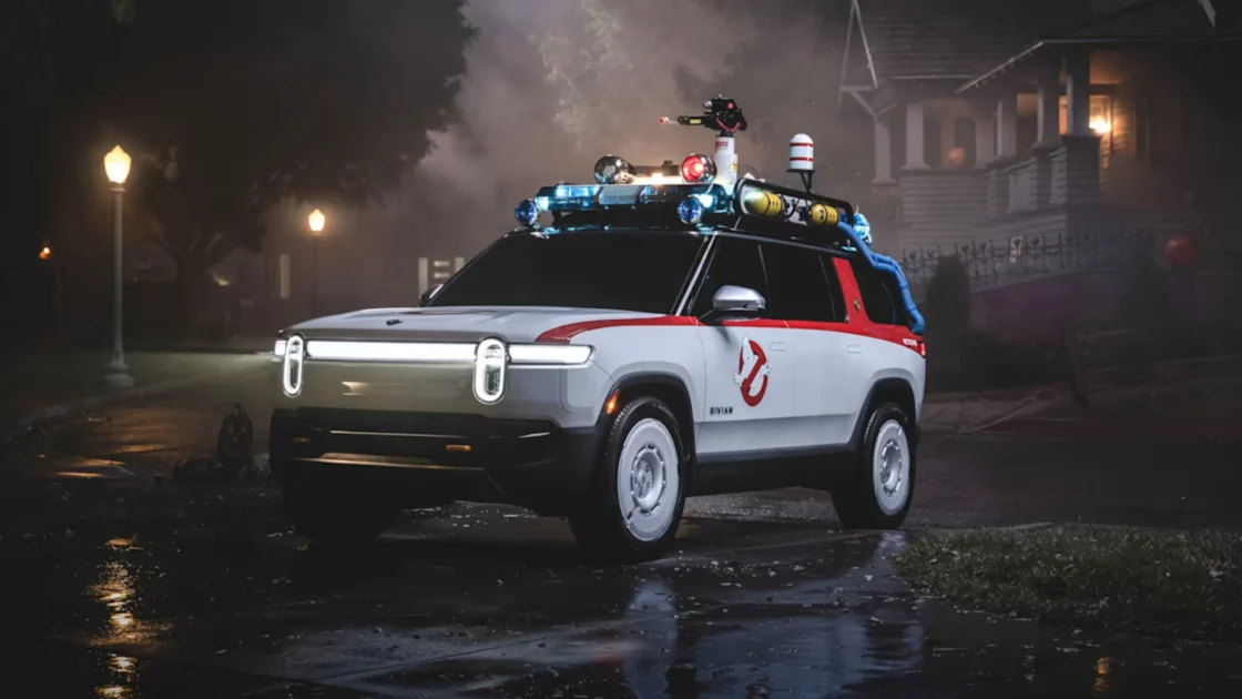 Pembaruan Halloween Rivian Ubah Mobil Listrik Jadi Pemburu Hantu