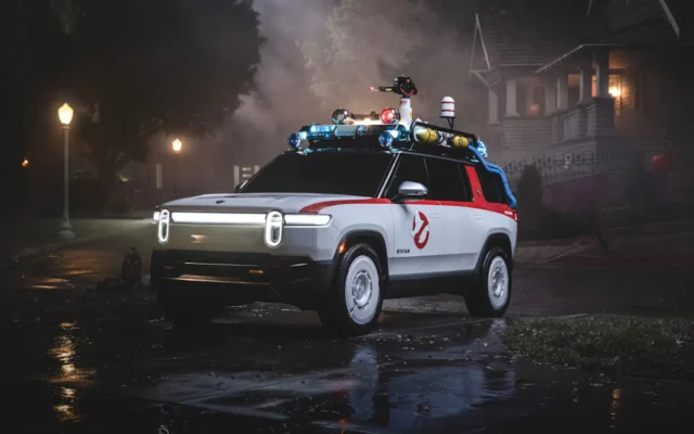 Pembaruan Halloween Rivian Ubah Mobil Listrik Jadi Pemburu Hantu