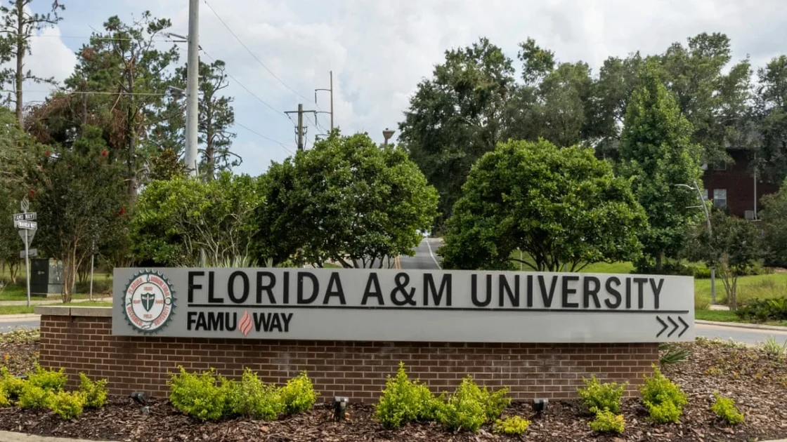 Penembakan di Dekat Kampus Florida Lukai 12 Orang
