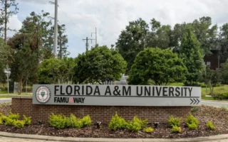 Penembakan di Dekat Kampus Florida Lukai 12 Orang