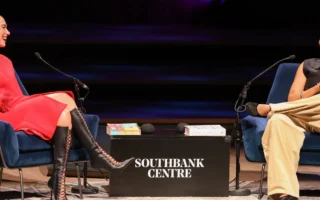 Zadie Smith dan Dua Lipa Bahas Ketimpangan di Inggris