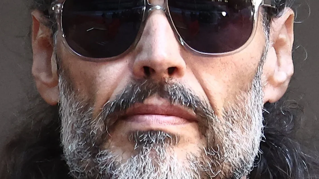 Jaksa Sebut Korban Russell Brand Datang Tanpa Pamrih