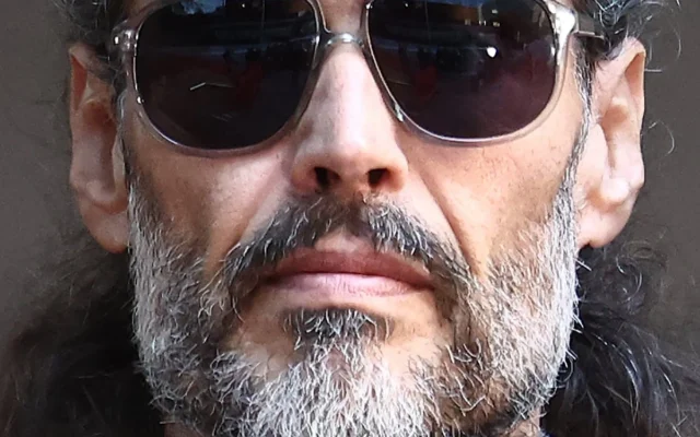 Jaksa Sebut Korban Russell Brand Datang Tanpa Pamrih