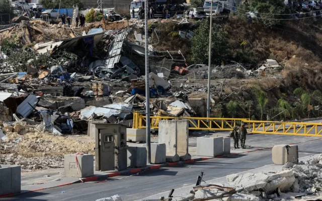 Pasukan Israel Ratakan Lingkungan di Hebron, Ribuan Mengungsi