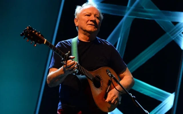 Musisi Tradisional Irlandia Dónal Lunny Meninggal Dunia