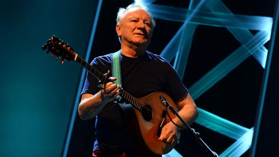 Musisi Tradisional Irlandia Dónal Lunny Meninggal Dunia