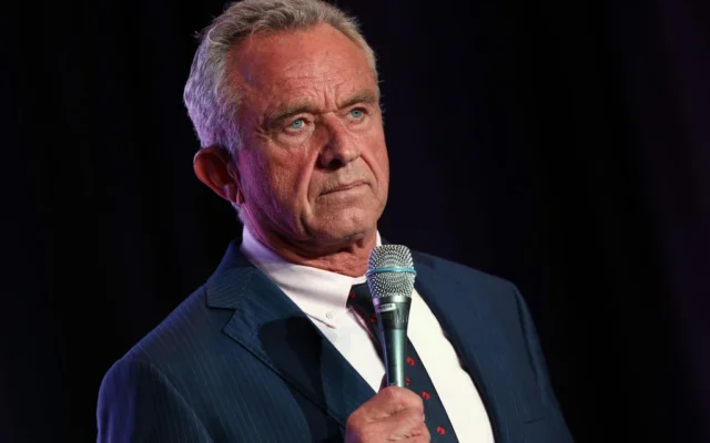 RFK Jr. Izinkan Penjualan Peptida, Abaikan FDA