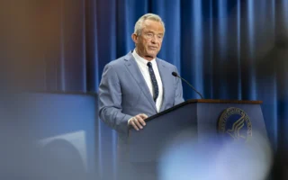 Dewan NIH Peringatkan Risiko Klinik Cedera Vaksin RFK Jr