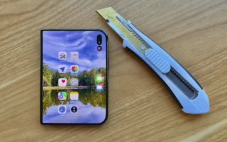 Pria Ini Rusak iPhone Duo Seharga Rp32 Juta Pakai Tanah dan Api