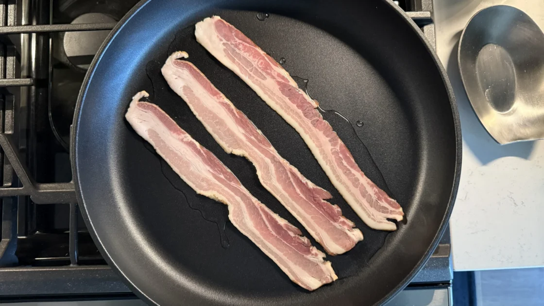 Menguji Tren TikTok Memasak Daging Bacon dengan Air