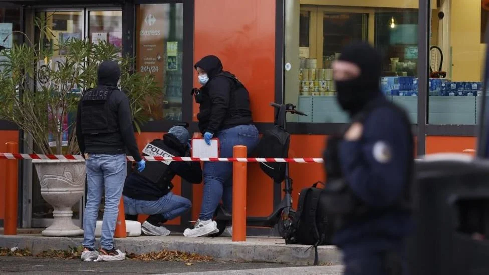 Penembakan Mematikan di Dekat Paris Diselidiki Sebagai Terorisme