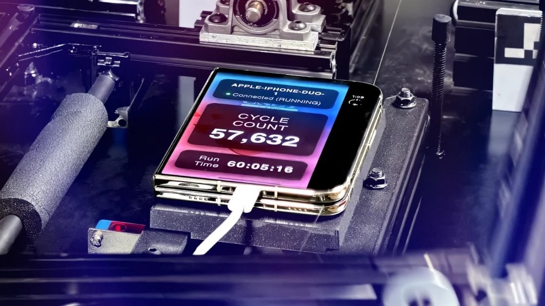 Uji Engsel iPhone Duo, CNET Gelar Livestream Pelipatan