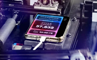 Uji Engsel iPhone Duo, CNET Gelar Livestream Pelipatan