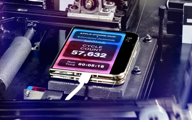 Uji Engsel iPhone Duo, CNET Gelar Livestream Pelipatan