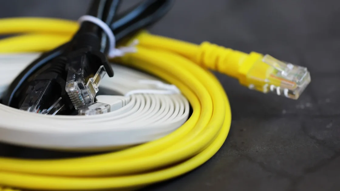 Bisakah Kabel Ethernet Standar Dipakai di Luar Ruangan?