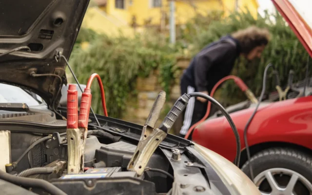 Berapa Lama Mobil Harus Dinyalakan Setelah Dinyalakan dengan Jumper?