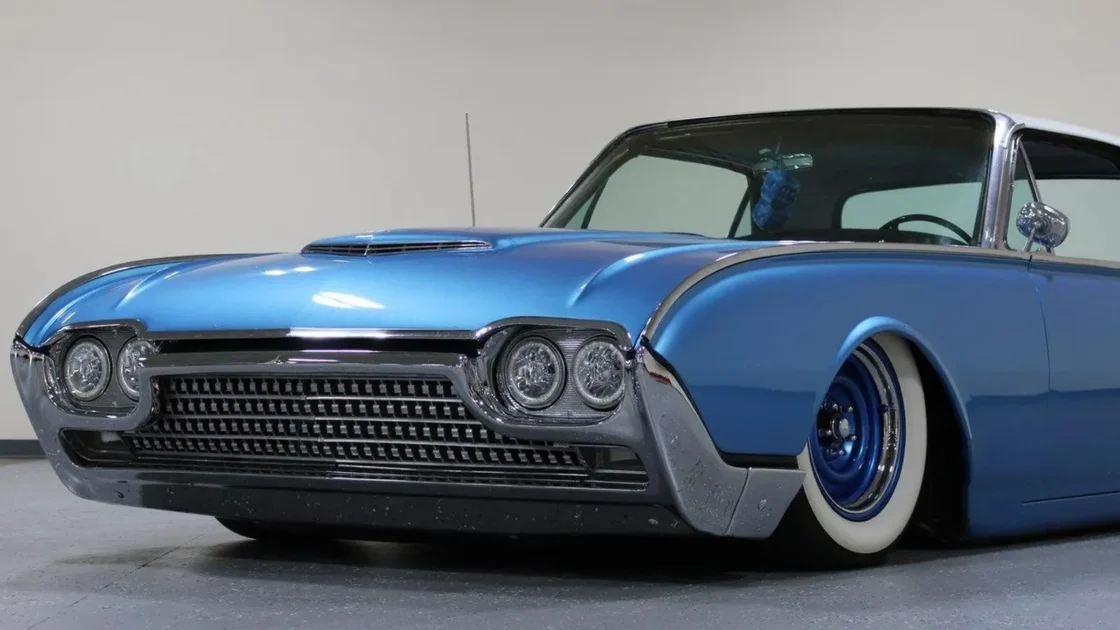 Ford Thunderbird 1961 Modifikasi Dijual dengan Jarak Tempuh Rendah