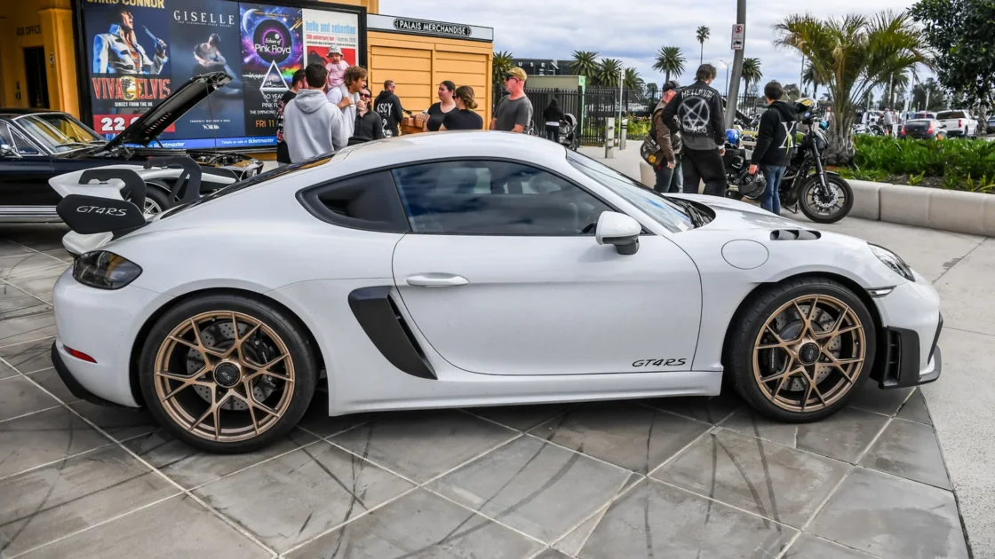 Ratusan Mobil Porsche Ditarik karena Risiko Roda Lepas