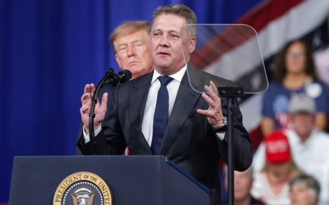 Bos Audi Dikecam Usai Tampil Bareng Trump di Kampanye