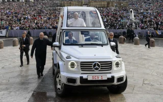 Pameran Mobil Paus di Vatikan, Mercedes-Benz Pamer Sejarah