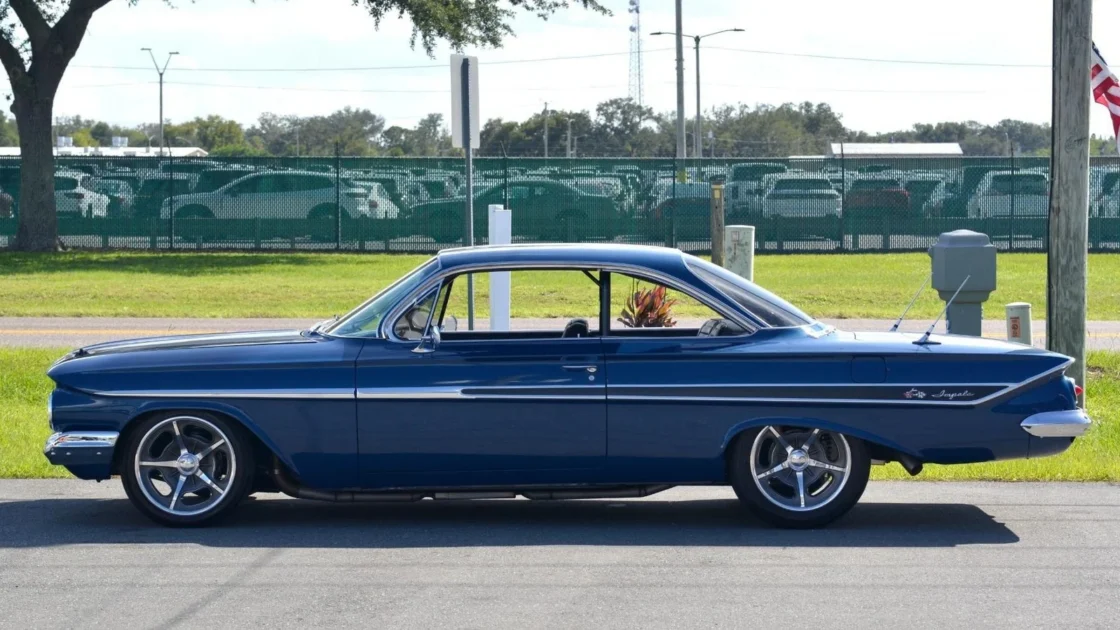 Chevrolet Impala 1961 Turbo Dijual Seharga Rp1,9 Miliar