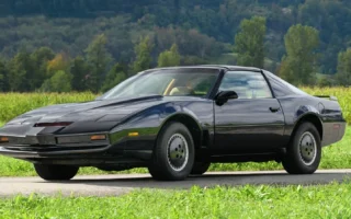 Replika Mobil KITT David Hasselhoff Dilelang di Swiss