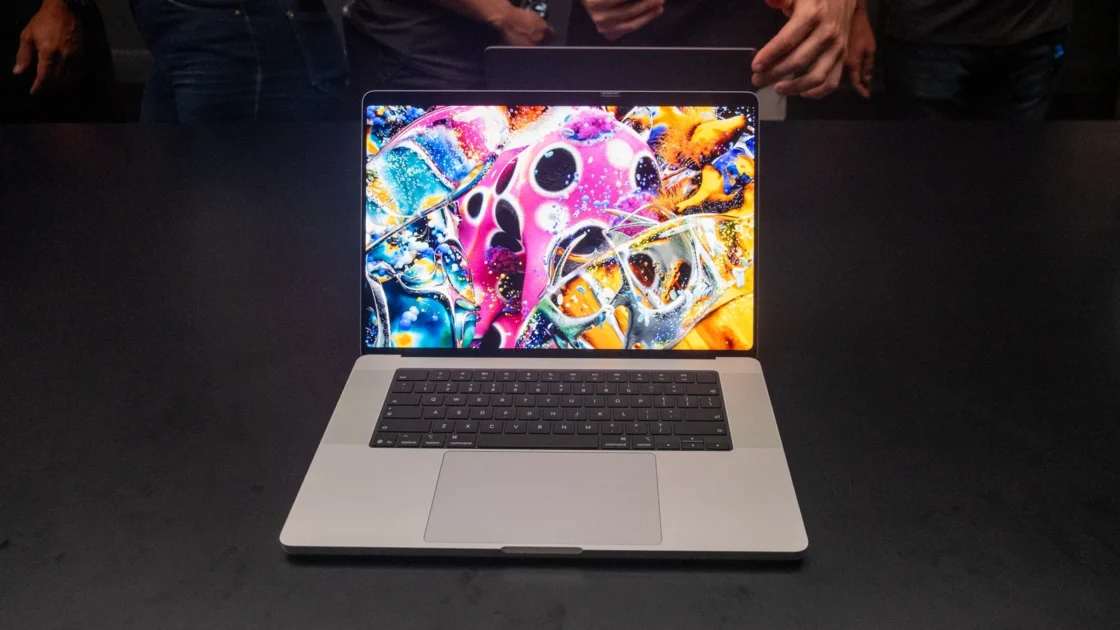 Apple Meluncurkan MacBook Pro Layar Sentuh Pertama