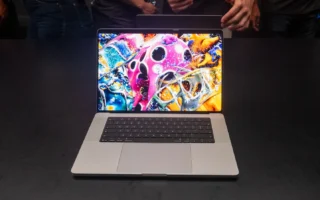 Apple Meluncurkan MacBook Pro Layar Sentuh Pertama