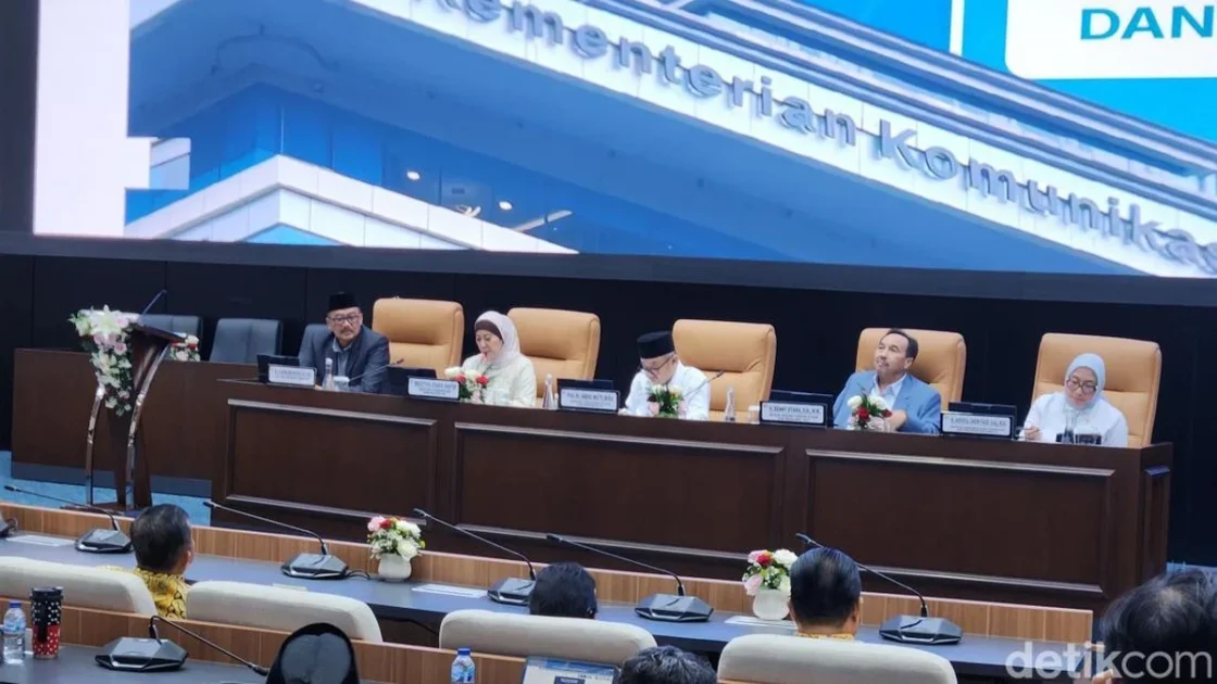 Menkomdigi Sebut Instagram dan YouTube Berisiko Bagi Anak