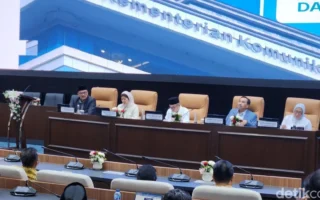 Menkomdigi Sebut Instagram dan YouTube Berisiko Bagi Anak