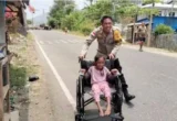 Kursi Roda Polri Bawa Senyum untuk Bocah Disabilitas Manggarai