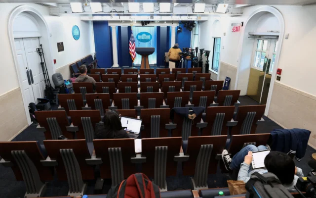 Trump Hadapi Gugatan Warga Terkait Akses Pers Gedung Putih