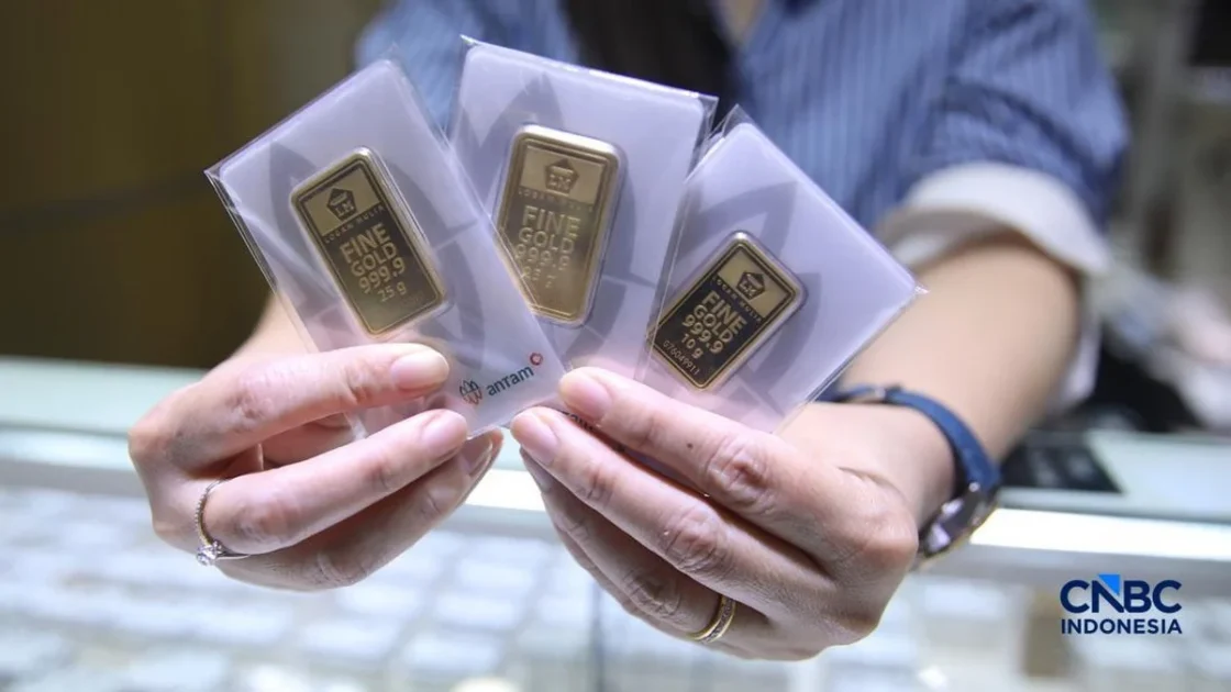 Harga Emas Antam Hari Ini Anjlok Rp11.000 Per Gram