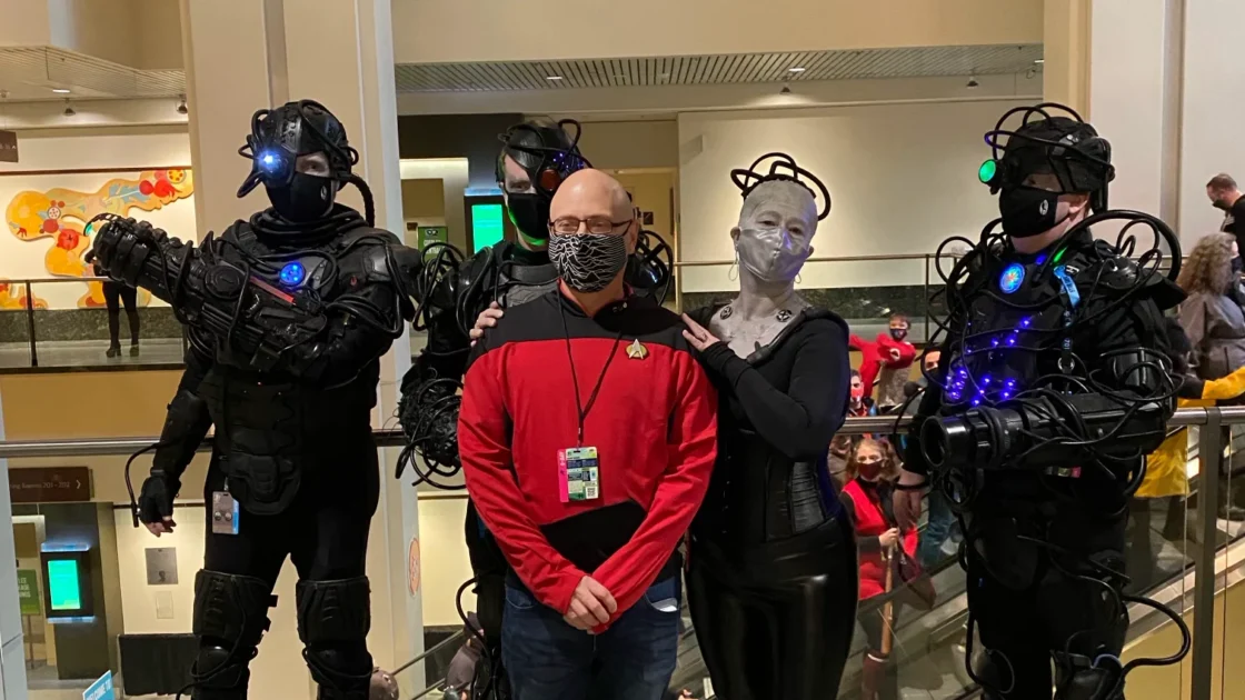 Kenangan Cosplay Picard dan Cinta Mendalam untuk Patrick Stewart